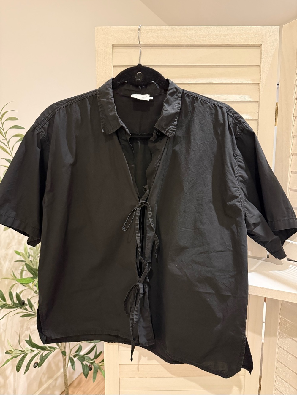 Women's Black Tie-Front Short Sleeve Blouse